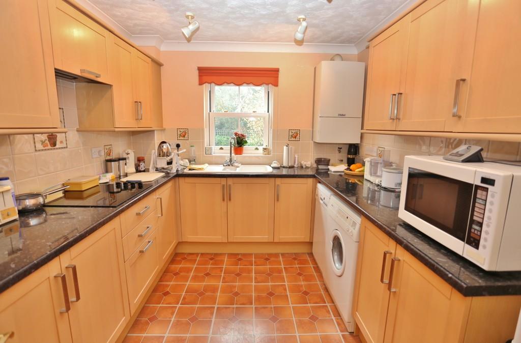 Beach Place, Undercliff Road East, Felixstowe 2 bed apartment £329,950