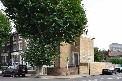 Studio to rent, Loftus Road, Shepherds Bush, W12