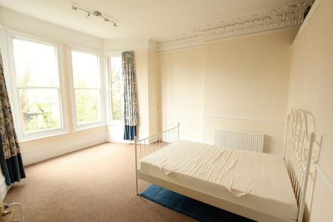 2 bedroom flat to rent, Netherhall Gardens, Hampstead, London