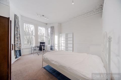 2 bedroom flat to rent, Netherhall Gardens, Hampstead, London