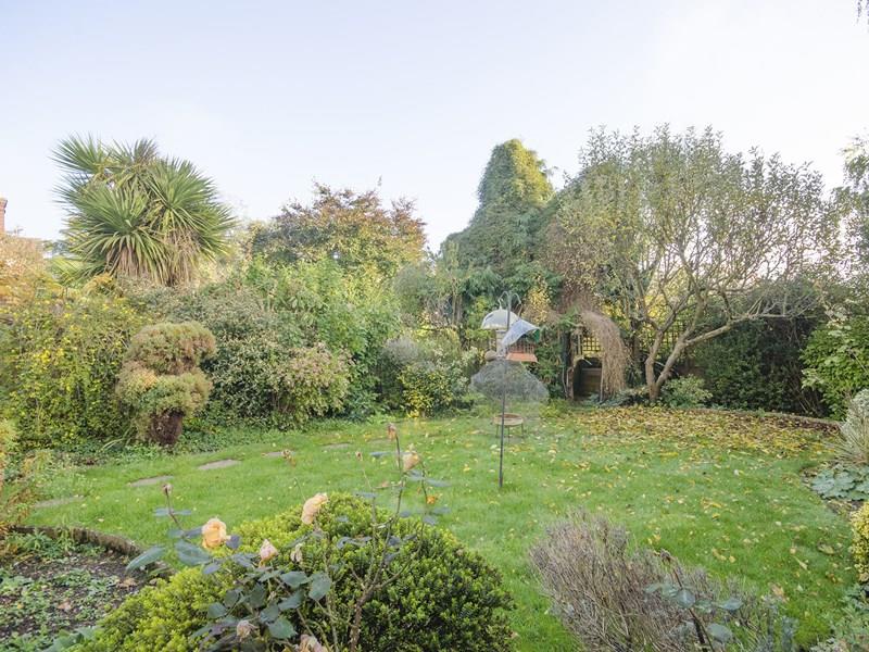 Lauradale Road, East Finchley, N2 3 bed semidetached house £1,175,000