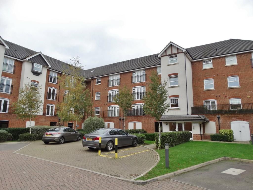 Woodfield Road, Northgate, Crawley 2 bed apartment £1,100 pcm (£254 pw)