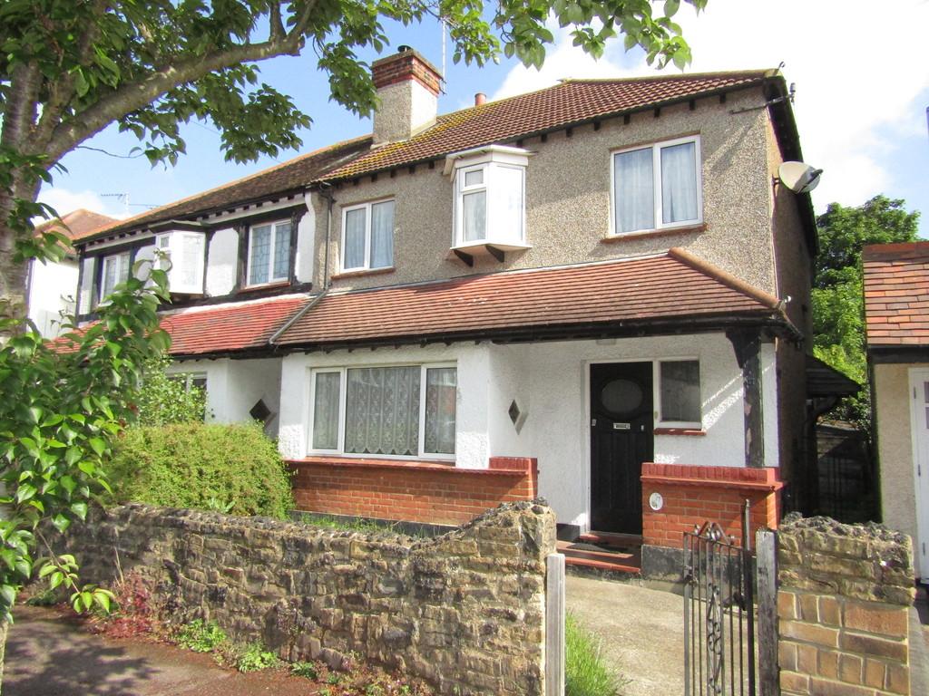Olive Avenue, LEIGHONSEA, Essex 3 bed semidetached house £990 pcm