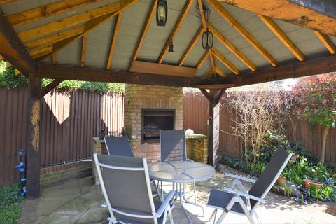 3 bedroom bungalow to rent, Ashtead