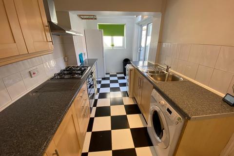 3 bedroom end of terrace house to rent, Fern Avenue, Jesmond, Newcastle upon Tyne NE2