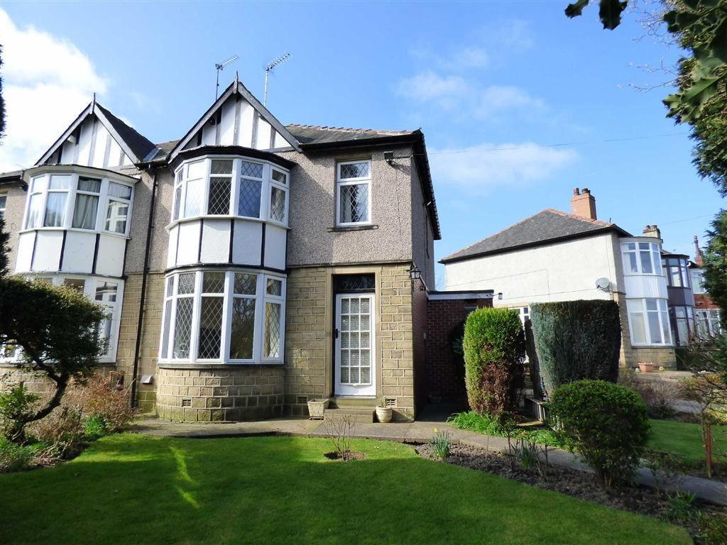 Benomley Drive, Almondbury, HUDDERSFIELD, West Yorkshire, HD5 3 bed