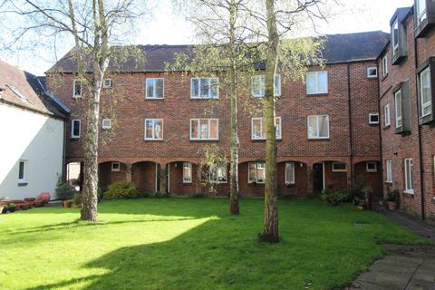 2 bedroom flat to rent, WINDSOR, CHAPTER MEWS