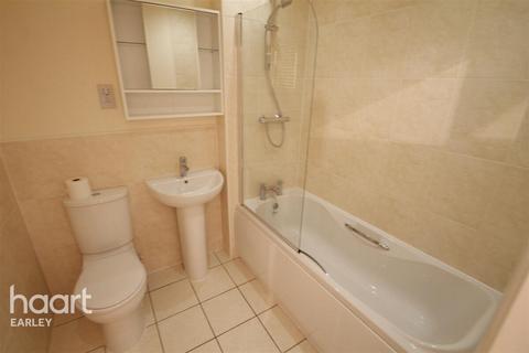 2 bedroom apartment to rent, Battle Square, READING