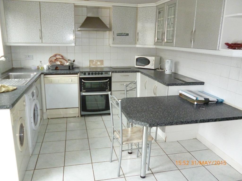 LAMBOURNE ROAD, Green Lane, SEVEN KINGS, ILFORD IG3 3 bed terraced