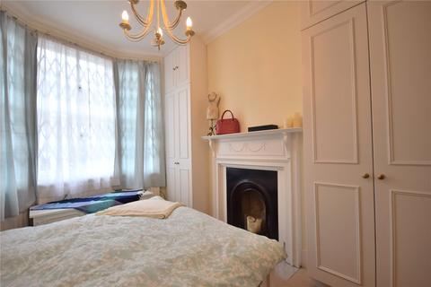 2 bedroom flat to rent, Querrin Street, London