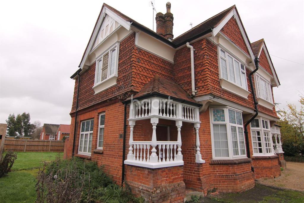 Lovel Road, Winkfield 3 bed semidetached house £475,000