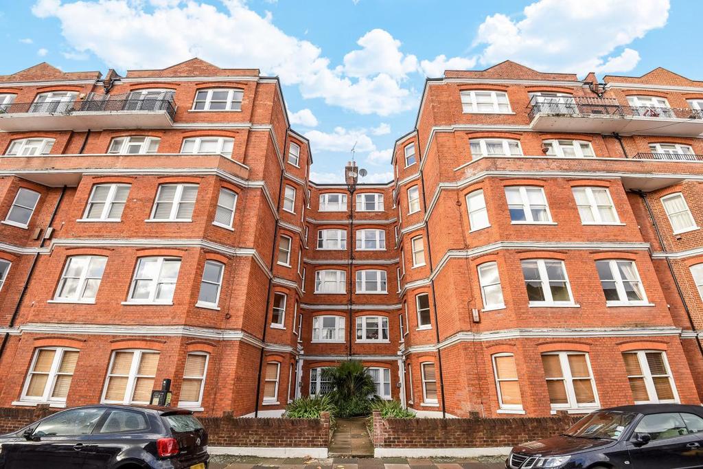 Lurline Gardens, Battersea, SW11 2 bed flat £740,000