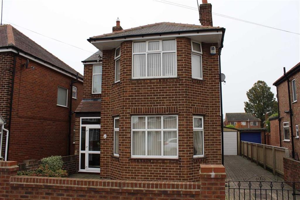 Rosebery Avenue, Bridlington, YO15 3 bed detached house £195,000