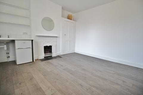 1 bedroom in a house share to rent - Barrington Road, Crouch End N8