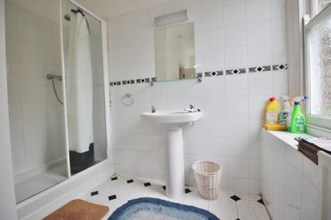 1 bedroom in a house share to rent, Barrington Road, Crouch End N8
