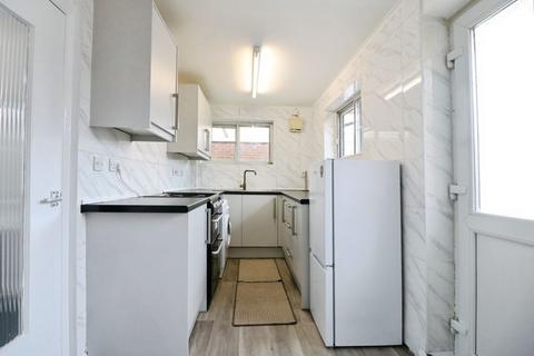 3 bedroom semi-detached house to rent, Thames Road Estate