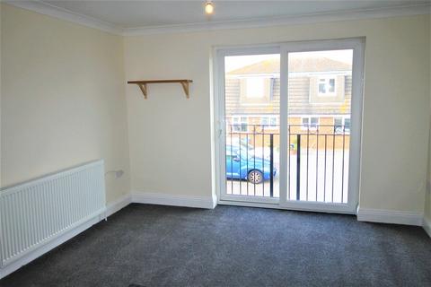 2 bedroom flat to rent, Penhill Road, Lancing BN15