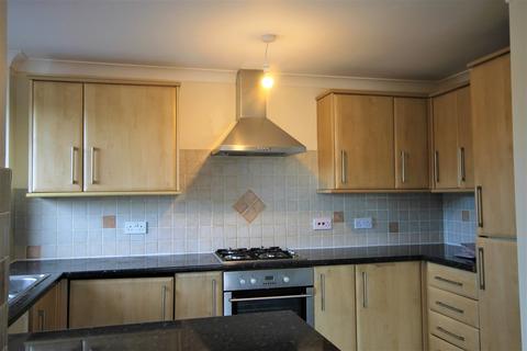 2 bedroom flat to rent, Penhill Road, Lancing BN15