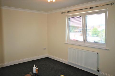 2 bedroom flat to rent, Penhill Road, Lancing BN15