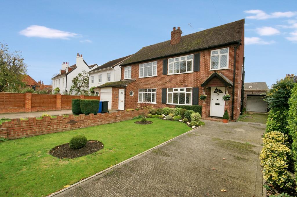 Mill Lane, Windsor, SL4 3 bed semidetached house £550,000