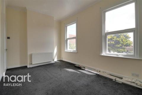 2 bedroom terraced house to rent, Arnold Avenue, Southend-on-Sea