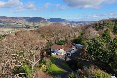 7 bedroom detached house for sale, Pentwyn Lane, Govilon, Abergavenny