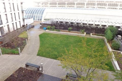 2 bedroom apartment to rent, CITY CENTRE - Unfurnished, 2 Bedroom/2 Bathroom, 5th Floor Apartment overlooking the Roof Garden