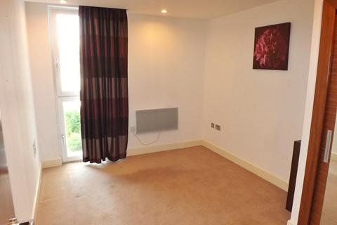 2 bedroom apartment to rent, CITY CENTRE - Unfurnished, 2 Bedroom/2 Bathroom, 5th Floor Apartment overlooking the Roof Garden
