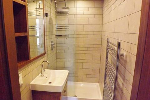 2 bedroom apartment to rent, CITY CENTRE - Unfurnished, 2 Bedroom/2 Bathroom, 5th Floor Apartment overlooking the Roof Garden