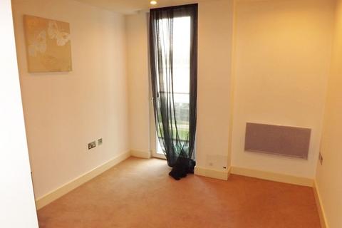 2 bedroom apartment to rent, CITY CENTRE - Unfurnished, 2 Bedroom/2 Bathroom, 5th Floor Apartment overlooking the Roof Garden