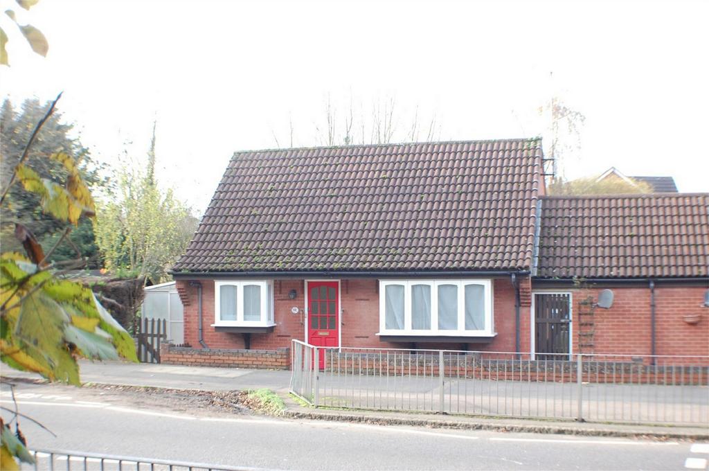 London Road, KNEBWORTH, Hertfordshire 2 bed detached bungalow £295,000