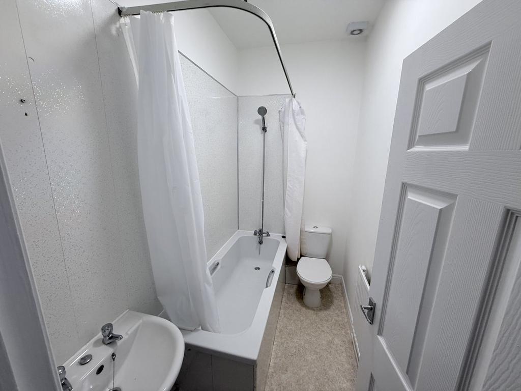 Apartment in Harpurhey - View 5