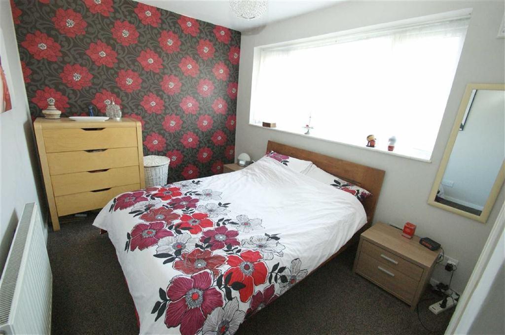 Queenswood Drive, Headingley, LS6 3 bed semidetached house £155,000