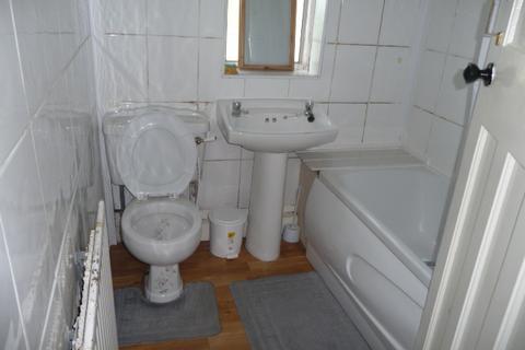 3 bedroom house to rent, 3 Kelso Gardens Hyde Park Leeds West Yorkshire