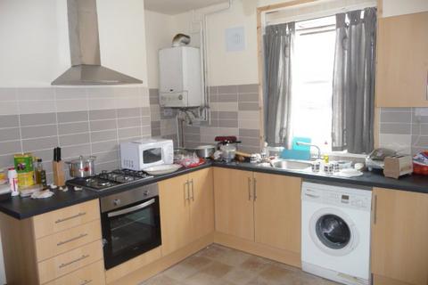 4 bedroom house to rent, 12 Spring Grove Walk Hyde Park Leeds West Yorkshire