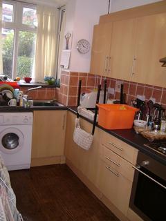 3 bedroom house to rent, 2 Royal Park Mount Hyde Park Leeds West Yorkshire