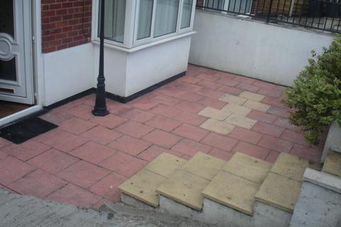 1 bedroom house to rent, Room 1, 373 Burley Road Burley  Leeds West Yorkshire
