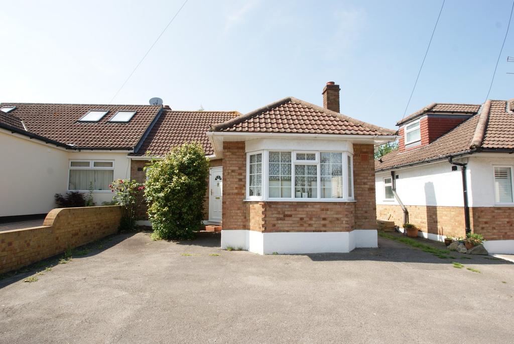 Ridgeway, Ingatestone, Essex, CM4 3 bed semidetached bungalow £465,000