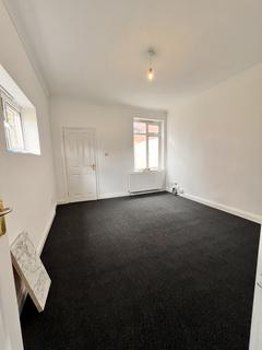 3 bedroom semi-detached house to rent, Station Road, Cradley Heath B64