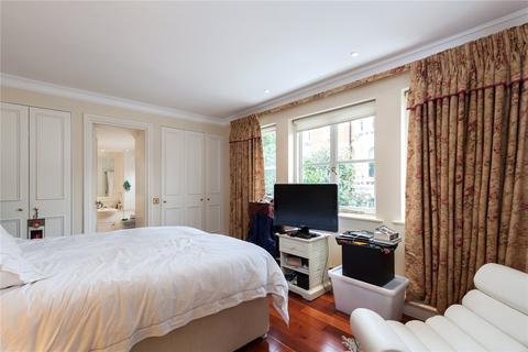 3 bedroom flat for sale, Observatory Gardens, Kensington, London