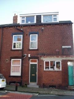 3 bedroom house to rent, 35 Autumn Place Hyde Park West yorkshire Leeds