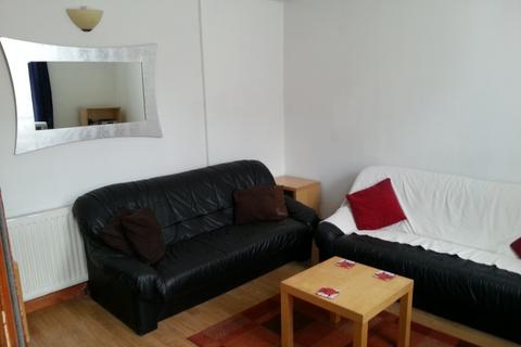 3 bedroom house to rent, 30 Kelsall Terrace Hyde Park  Leeds