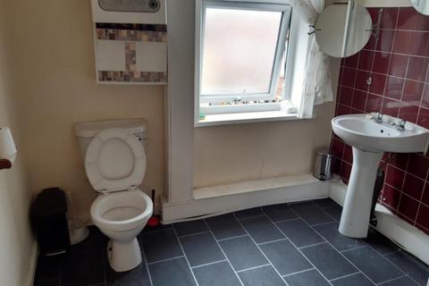 3 bedroom house to rent, 30 Kelsall Terrace Hyde Park  Leeds