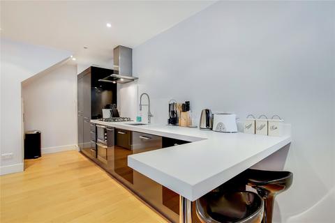 3 bedroom terraced house to rent - Fitzroy Mews, Fitzrovia, London, W1T