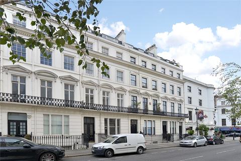 Studio to rent, Strathearn Place, Hyde Park, London