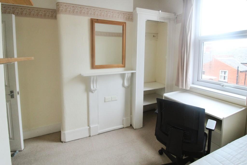 C43f5a9d-bedroom 204