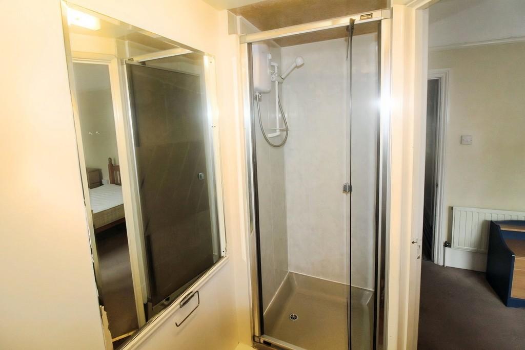 Cf14d8d0-Bathroom 202