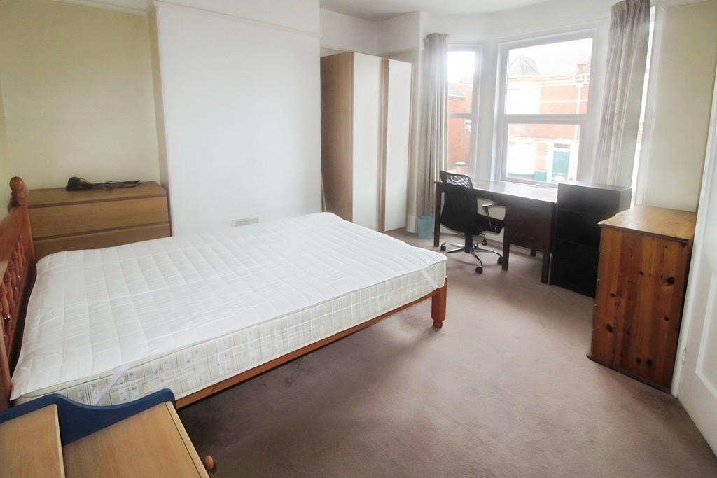 Aee01470-Bedroom 206