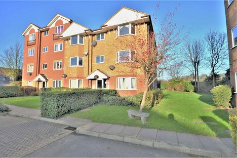 2 bedroom flat to rent, Varsity Drive, Twickenham