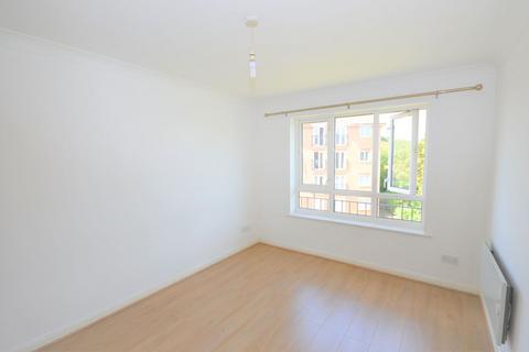 2 bedroom flat to rent, Varsity Drive, Twickenham